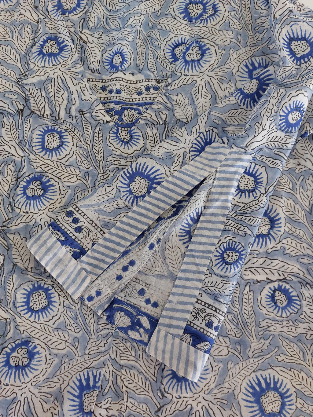 long kaftan in soft cotton,in the shade of blue,floral pattern,summer outfit,flared shape,beach party dress