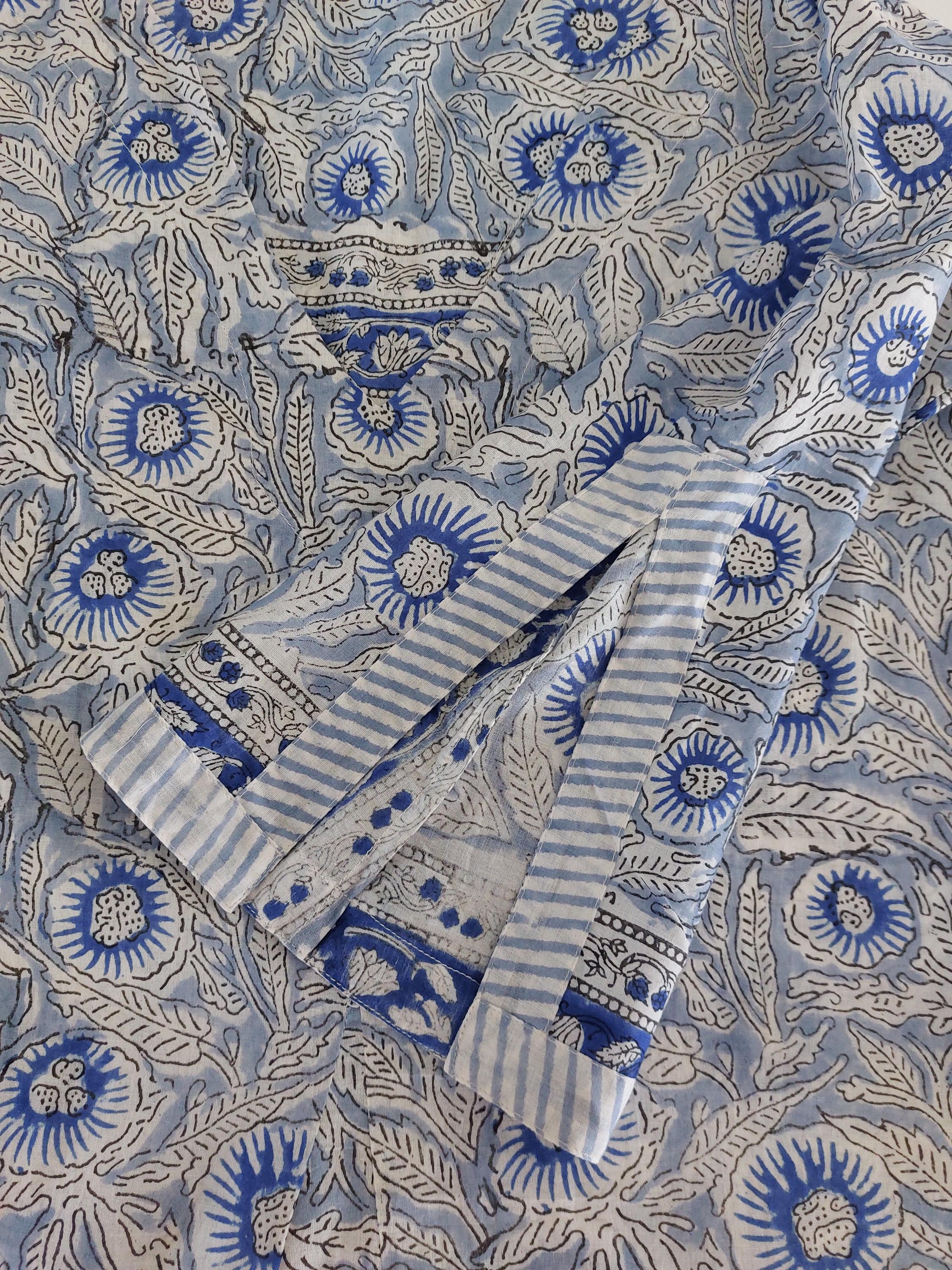 long kaftan in soft cotton,in the shade of blue,floral pattern,summer outfit,flared shape,beach party dress