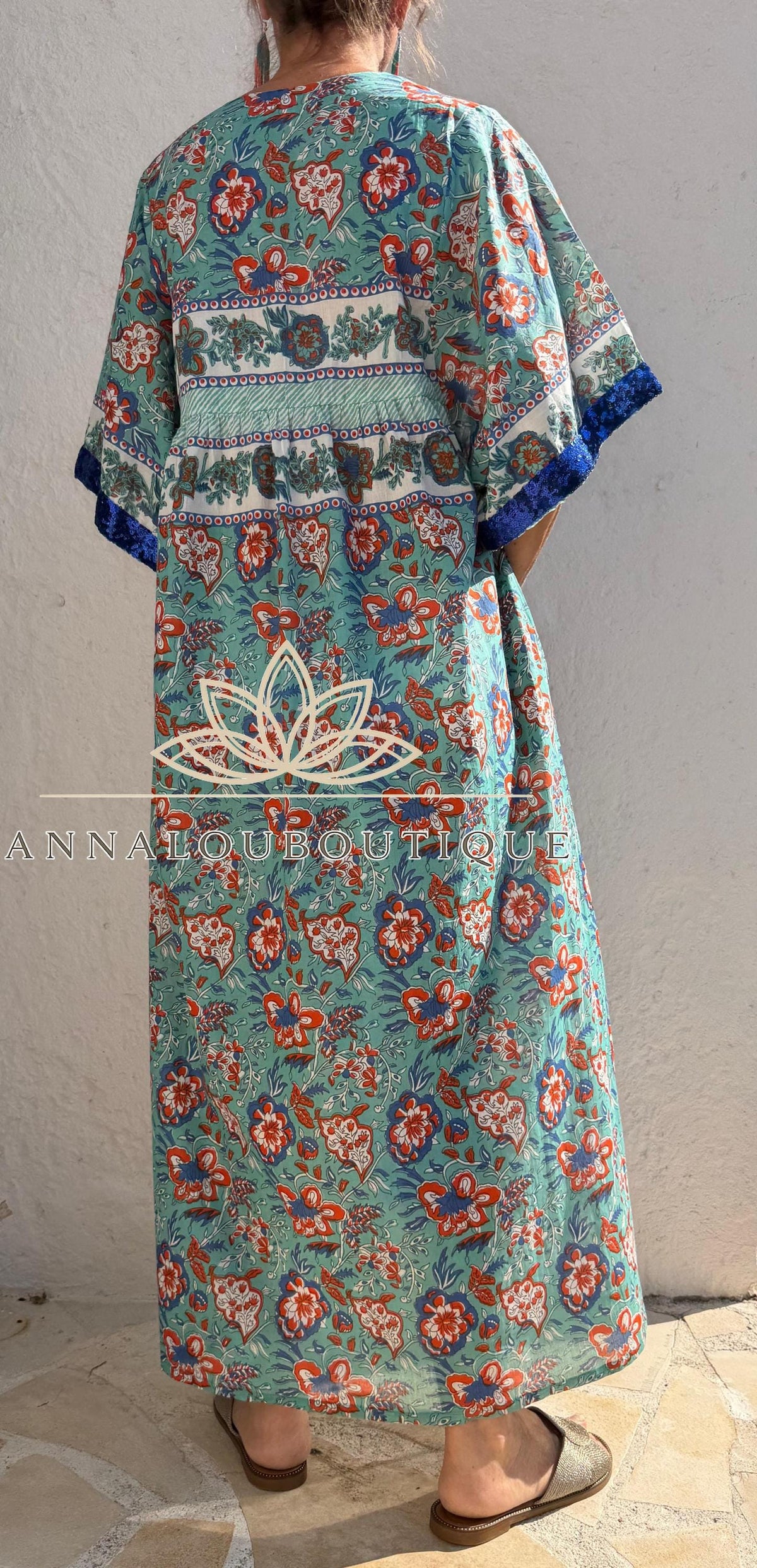 Robe ample turquoise et orange, sequins bleus