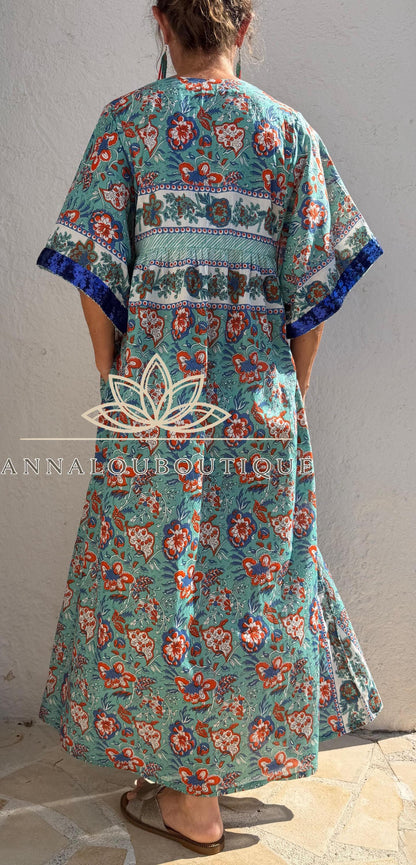 Robe ample turquoise et orange, sequins bleus