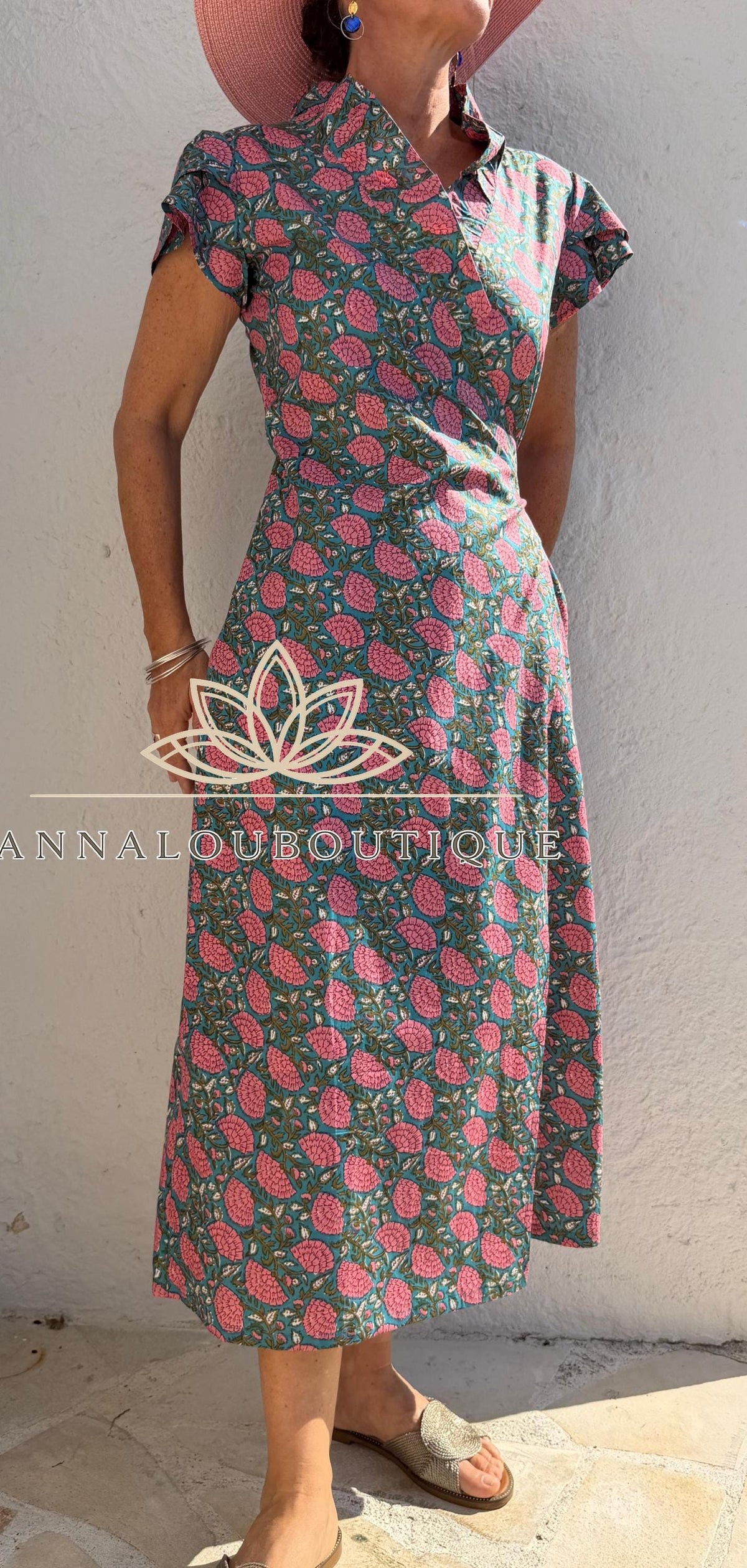 Baumwollwickelkleid mit buntem Blumenmuster