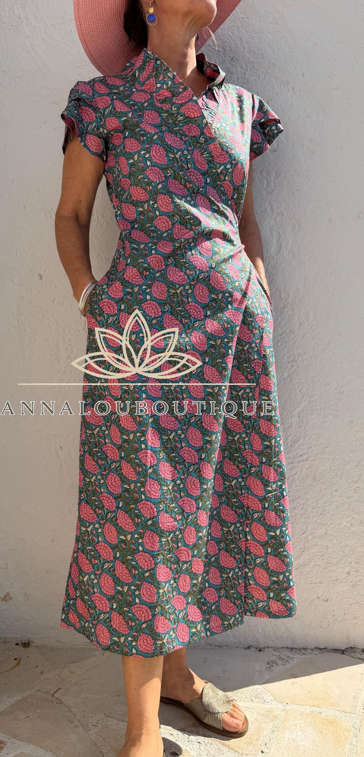 Baumwollwickelkleid mit buntem Blumenmuster