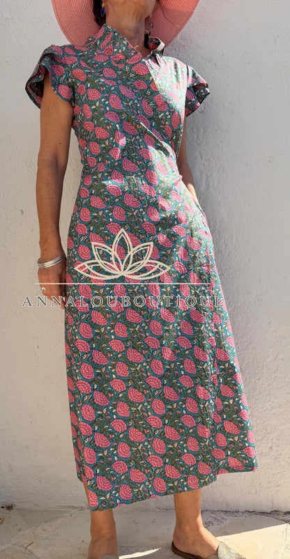 Baumwollwickelkleid mit buntem Blumenmuster