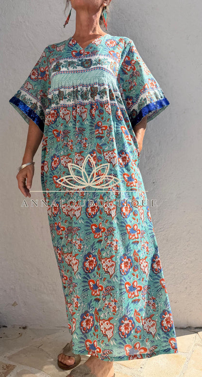 Robe ample turquoise et orange, sequins bleus