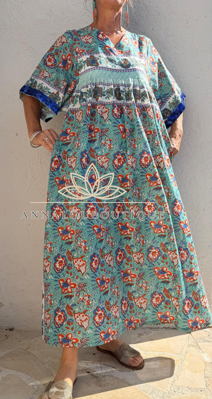 Robe ample turquoise et orange, sequins bleus