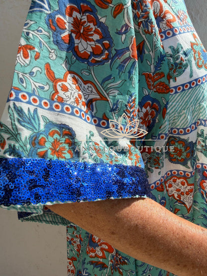 Robe ample turquoise et orange, sequins bleus
