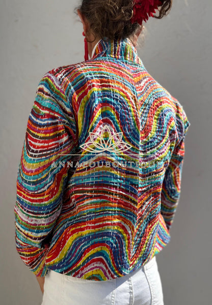 Bunte Baumwolljacke im Kimonostil mit Regenbogenmuster