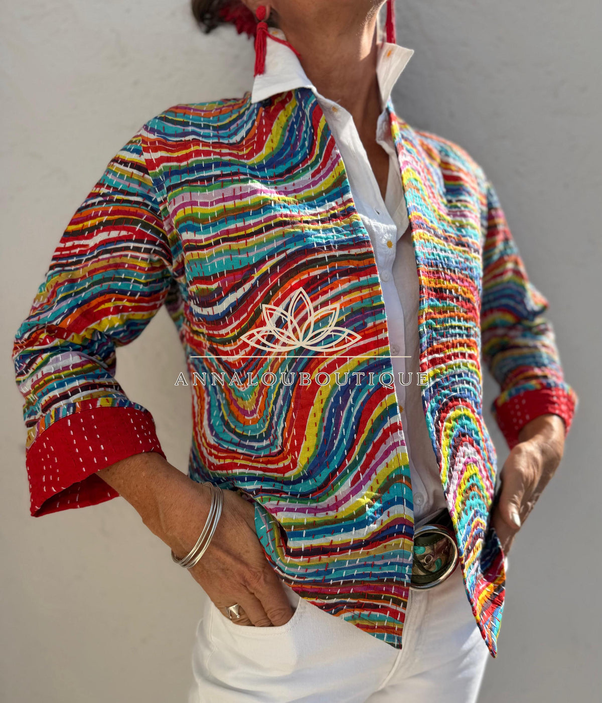 Bunte Baumwolljacke im Kimonostil mit Regenbogenmuster