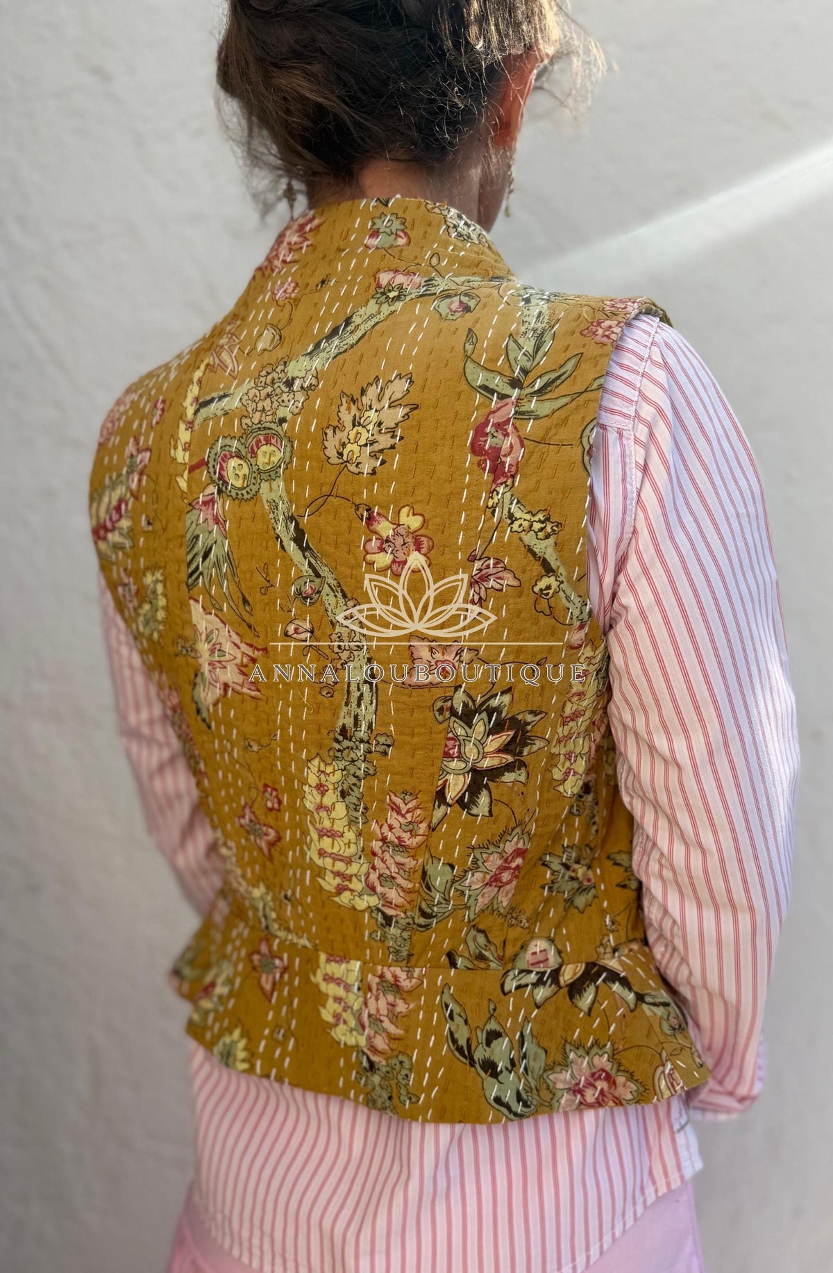 Gilet corseté bleu canard à hortensias roses