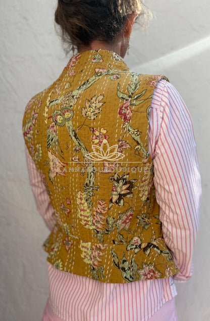 Gilet corseté bleu canard à hortensias roses