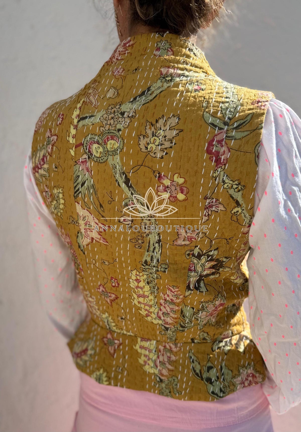 Gilet corseté bleu canard à hortensias roses
