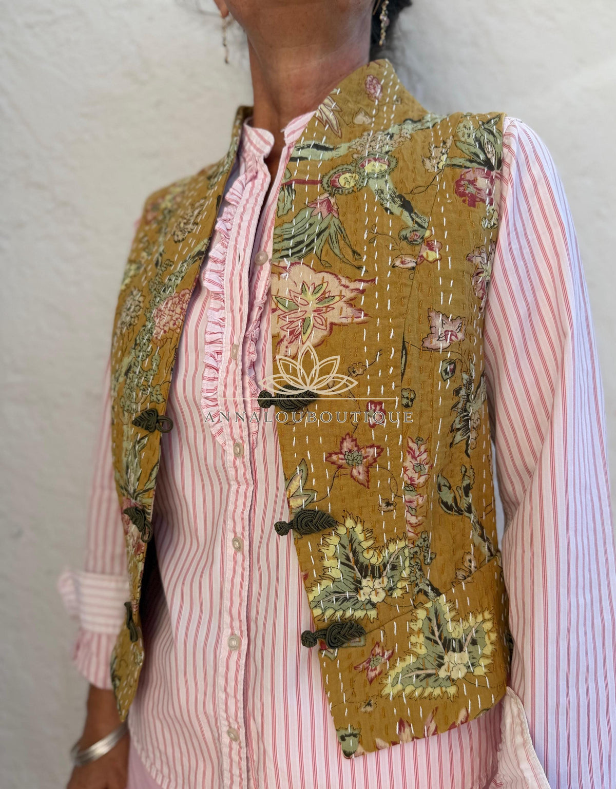 Gilet corseté bleu canard à hortensias roses
