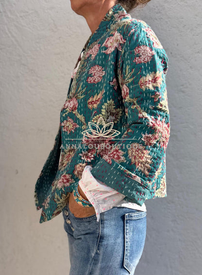 Veste kimono brodée en coton bleu canard fleuri