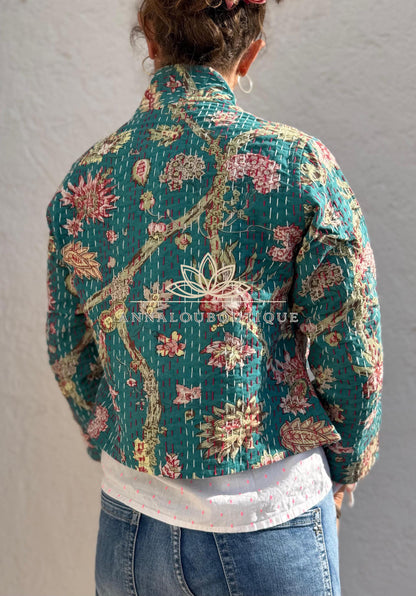 Veste kimono brodée en coton bleu canard fleuri