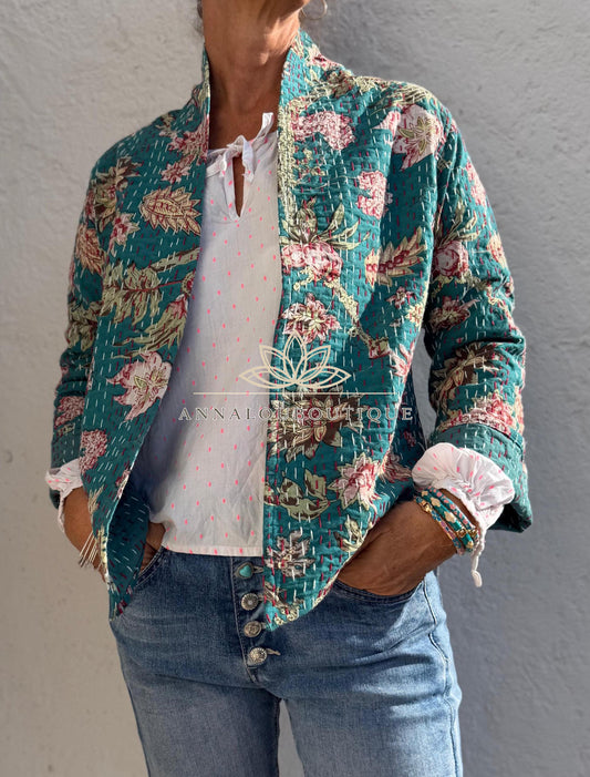 Veste kimono brodée en coton bleu canard fleuri