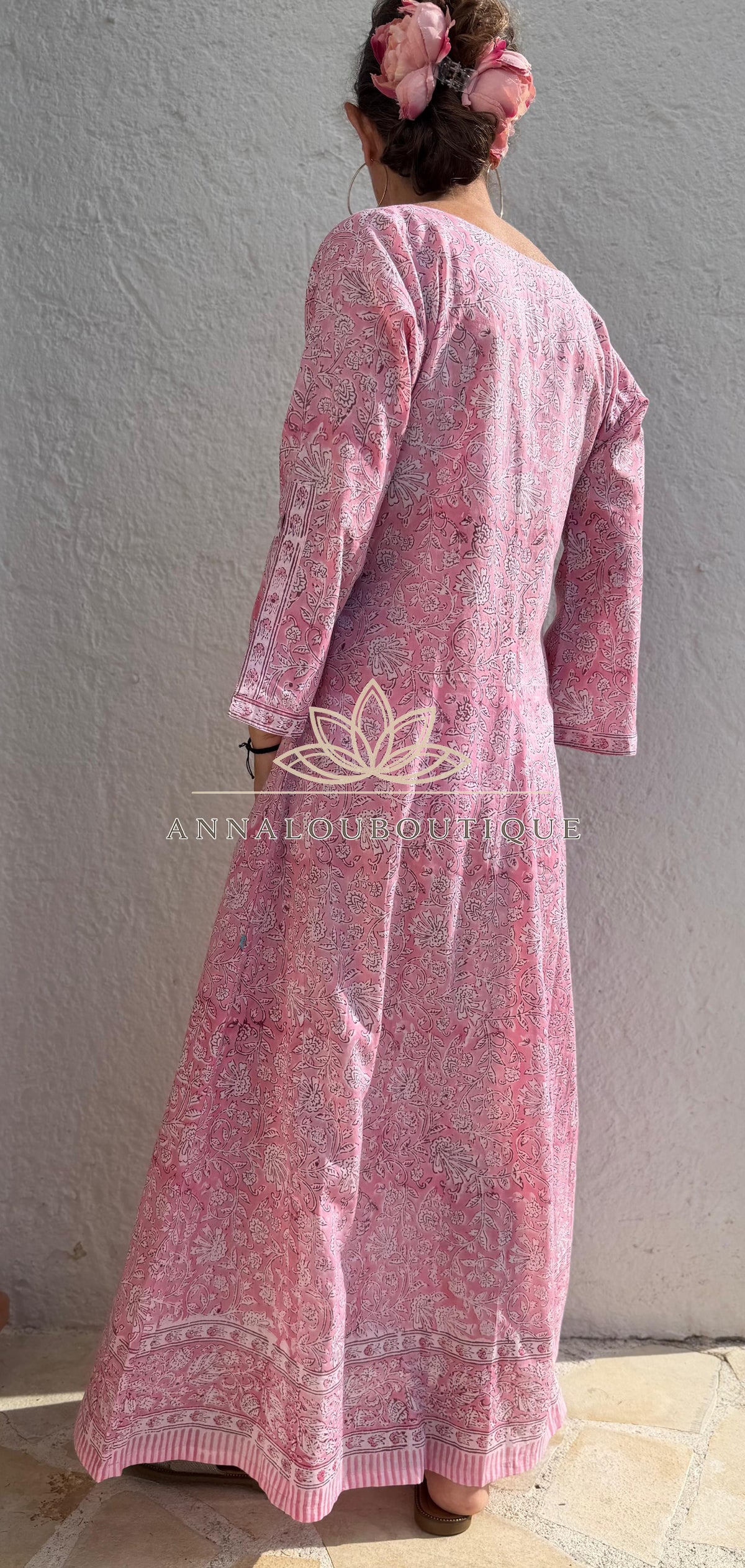 Langer ausgestellter Baumwollkaftan mit rosa Blumen