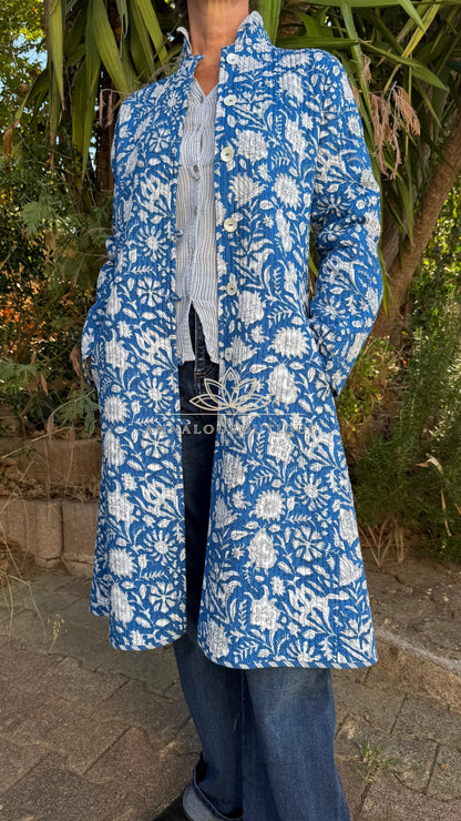 Manteau redingote matelassé bleu fleuri