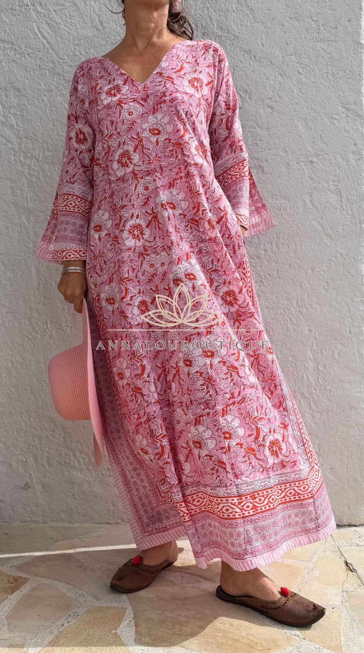 Langer ausgestellter Baumwollkaftan mit rosa und orangefarbenen Blumen