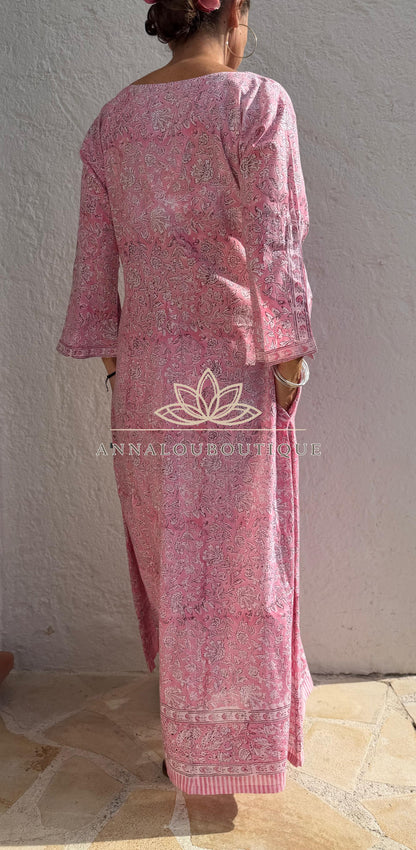 Langer ausgestellter Baumwollkaftan mit rosa Blumen