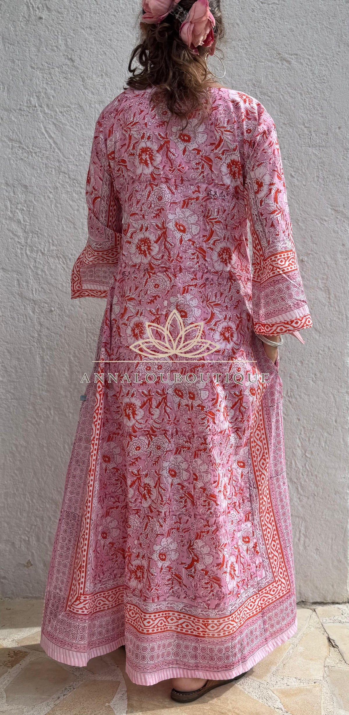 Langer ausgestellter Baumwollkaftan mit rosa und orangefarbenen Blumen