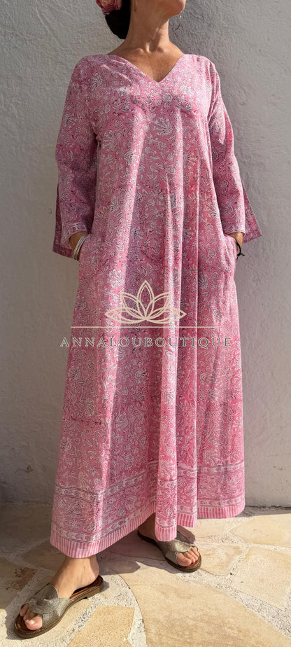 Langer ausgestellter Baumwollkaftan mit rosa Blumen