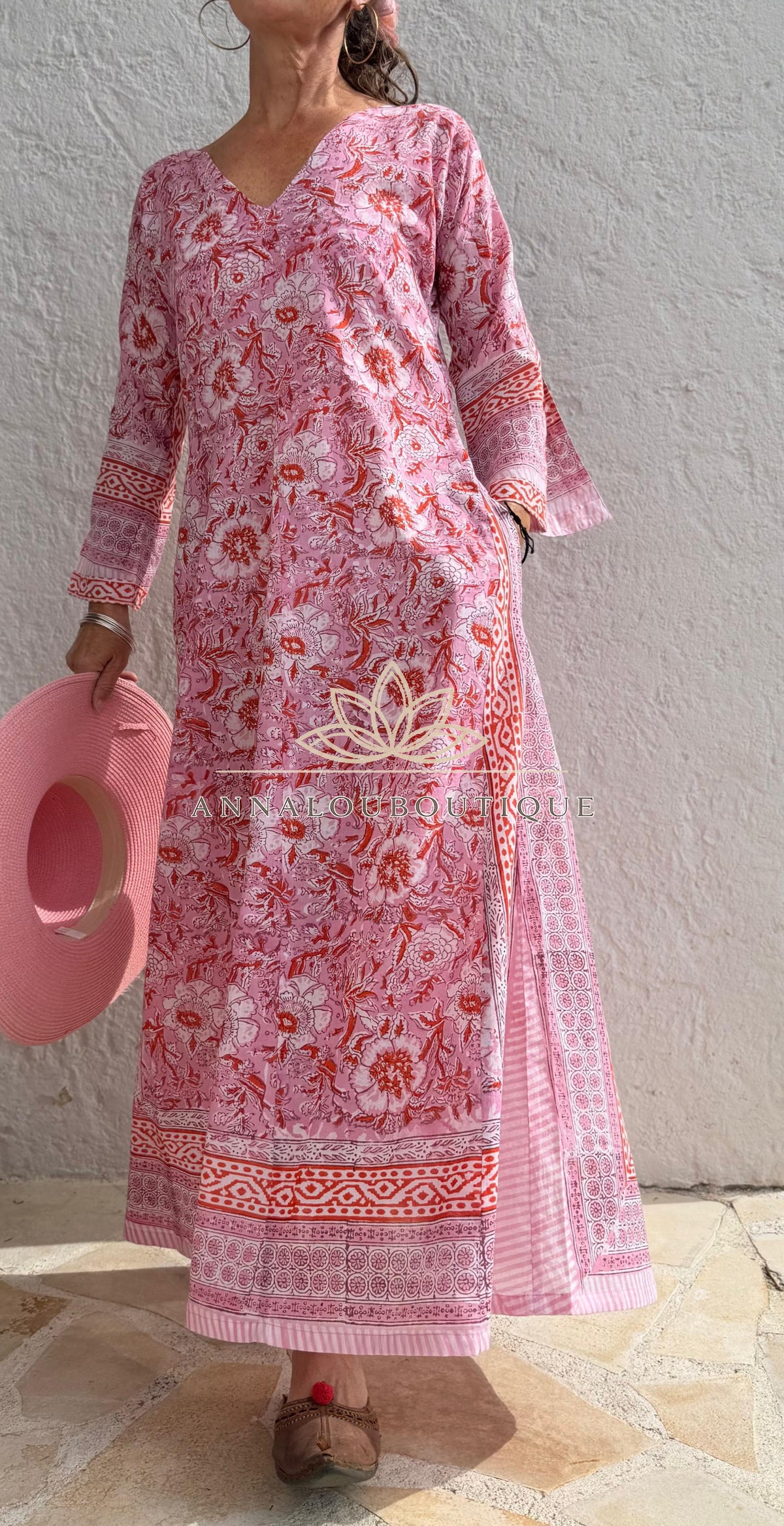 Langer ausgestellter Baumwollkaftan mit rosa und orangefarbenen Blumen