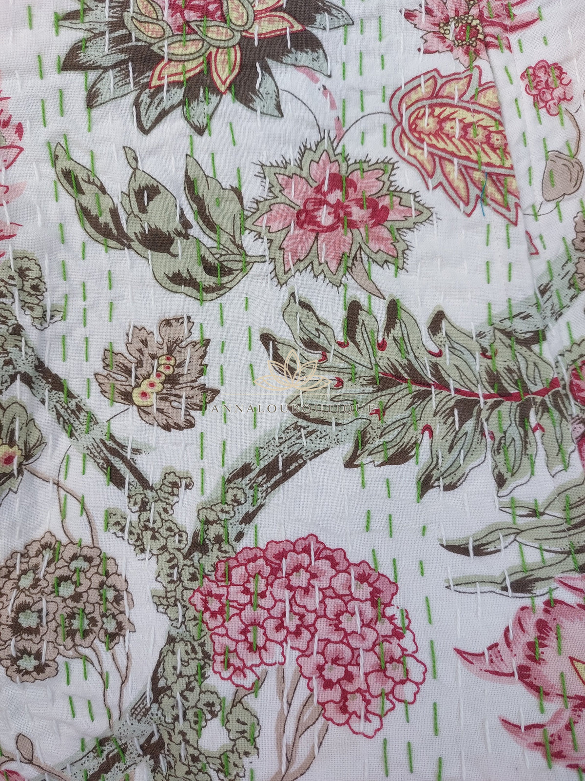 Veste redingote en coton blanc et rose fleuri